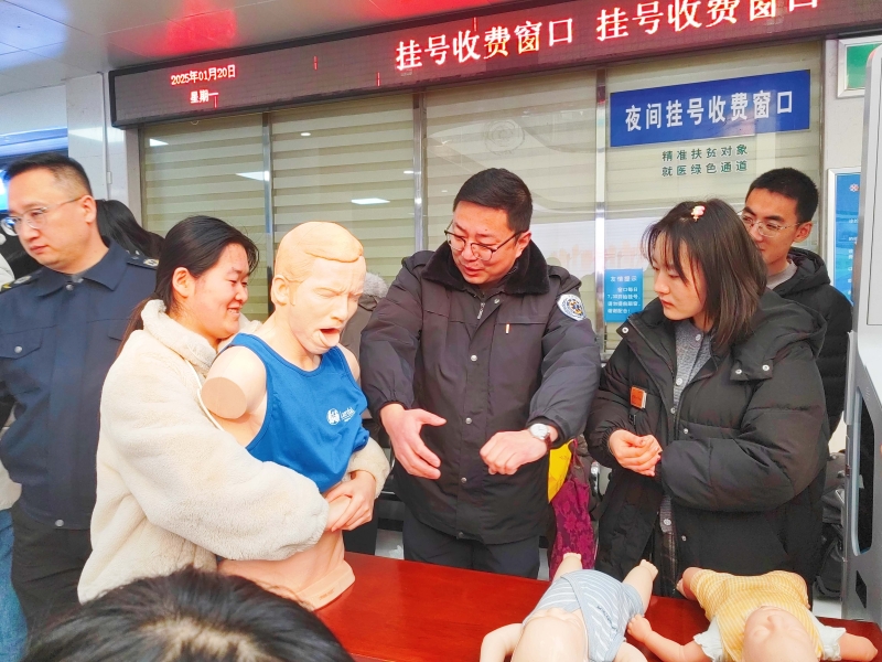 心手相连 点亮生命—省紧急医疗救援中心联合兰州石化总医院圆满举行“120”国家急救日倡议暨急救科普大课堂公益培训活动